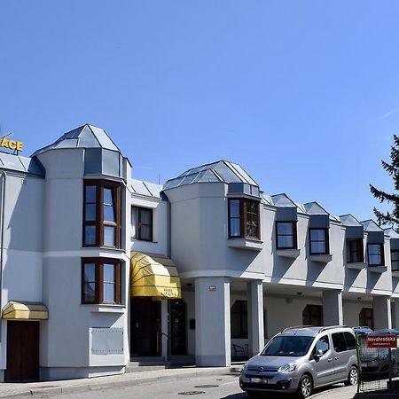 Hotel Laguna Ceske Budejovice Exteriör bild